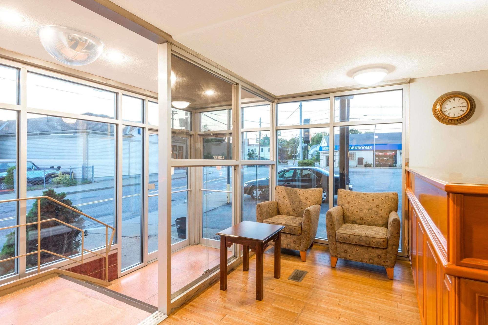 Super 8 By Wyndham Watertown/Cambridge/Boston Area Hotel Ngoại thất bức ảnh