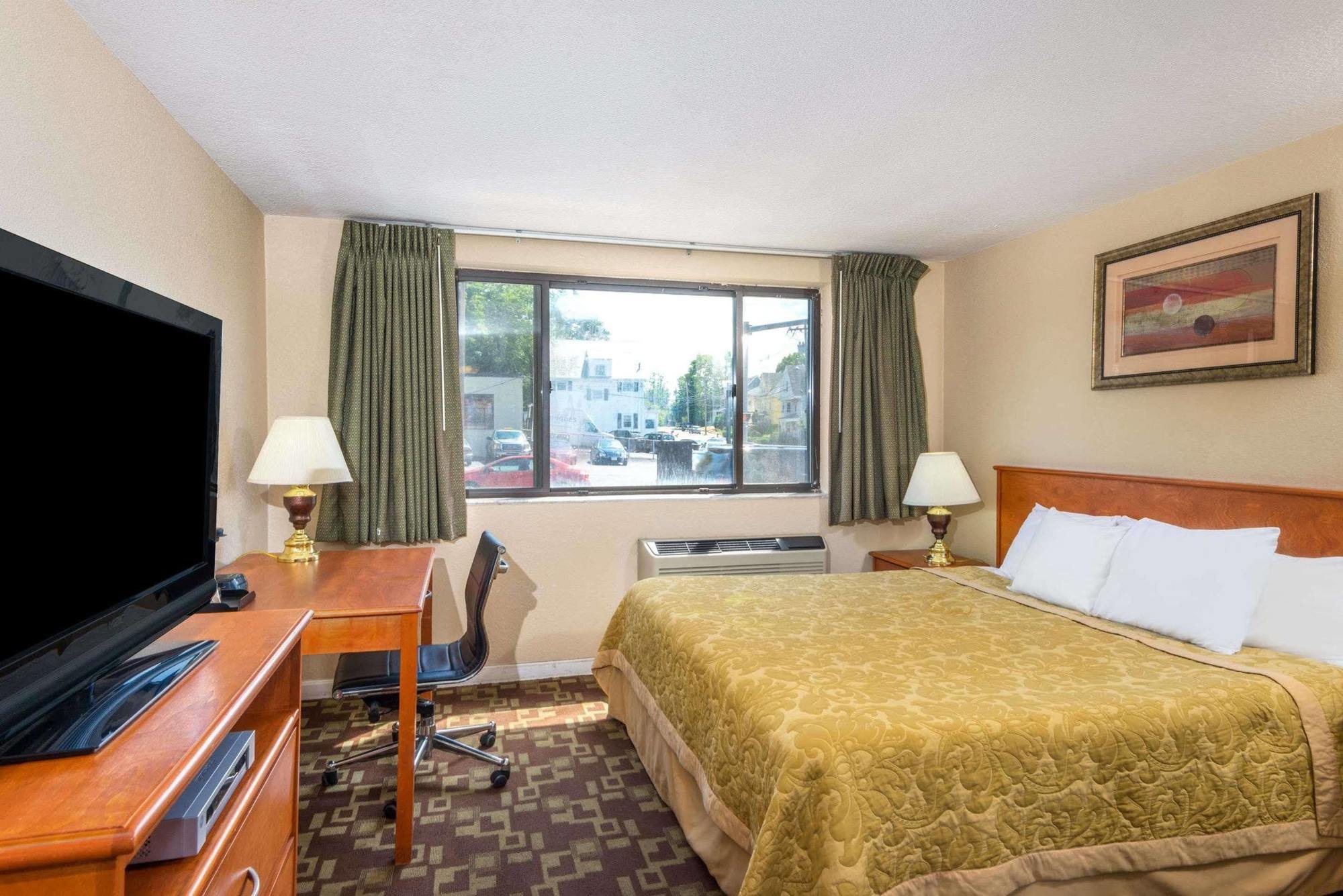Super 8 By Wyndham Watertown/Cambridge/Boston Area Hotel Ngoại thất bức ảnh
